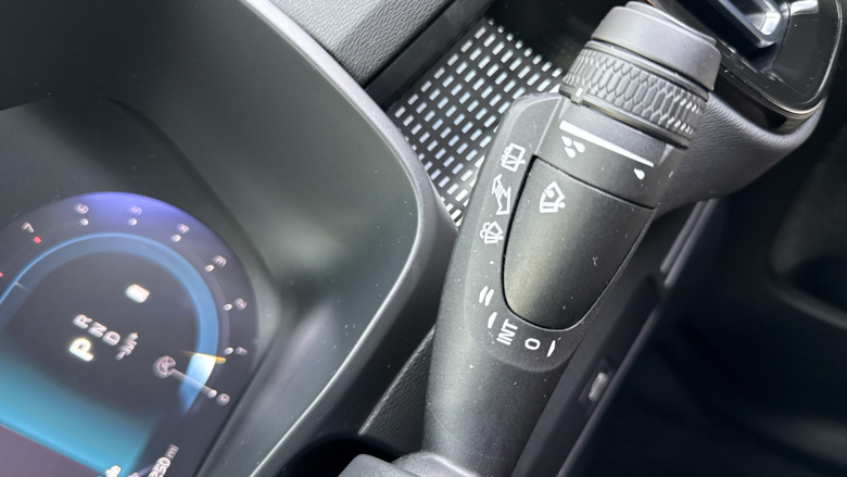 Volvo XC40 2.0 B3P Plus Dark 5dr Auto Petrol Estate